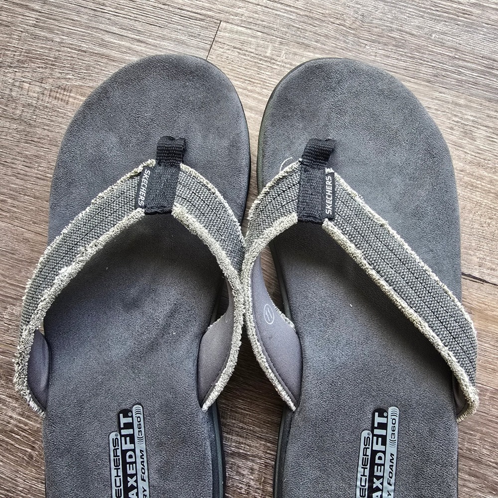Skechers Relaxed Fit 360 Flip Flop Sandals 11 Gray Canvas Memory Foam Frayed - Picture 2 of 11